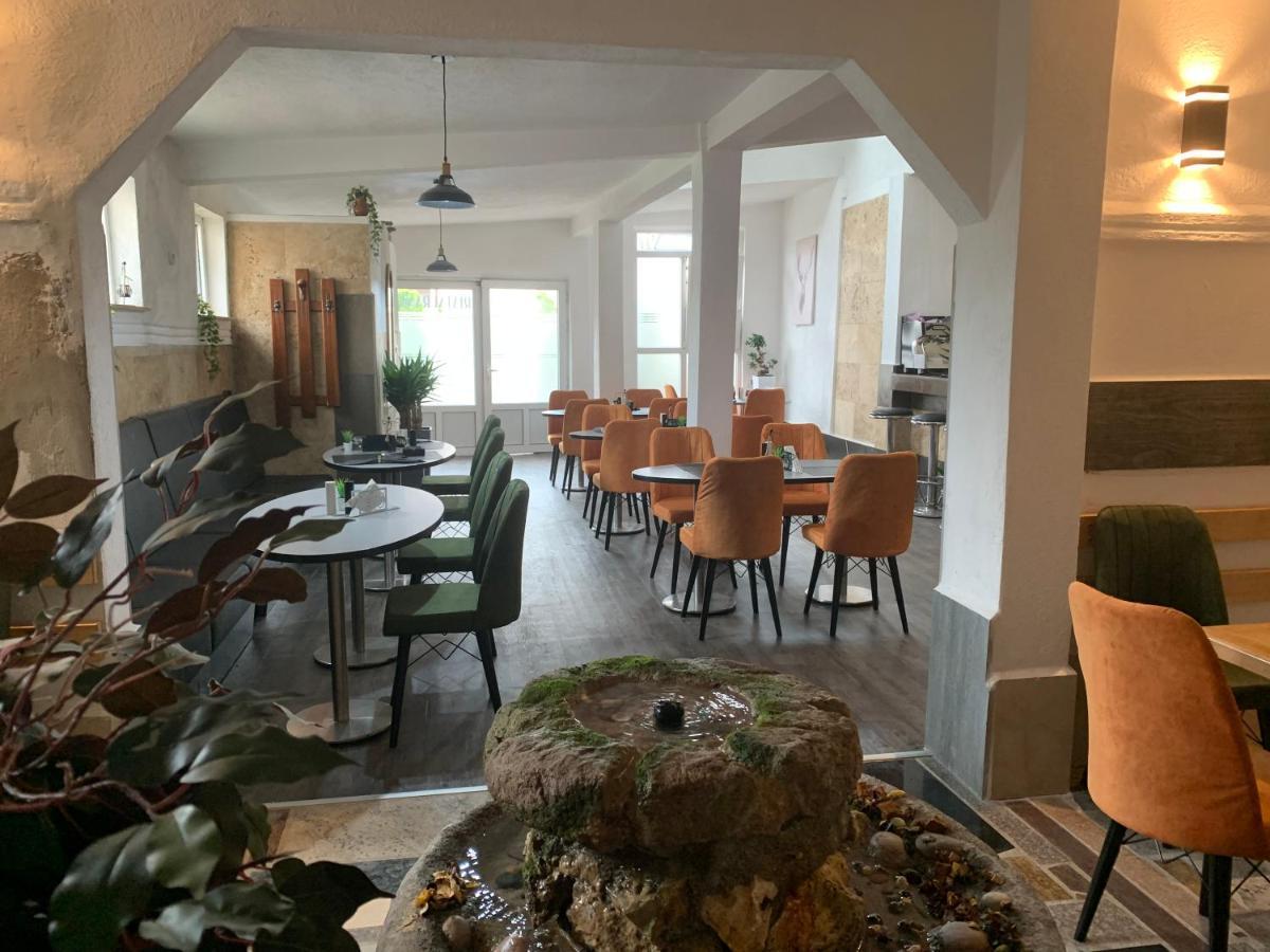 Apartmani & Restoran -S O K O- Sjenica Exteriör bild