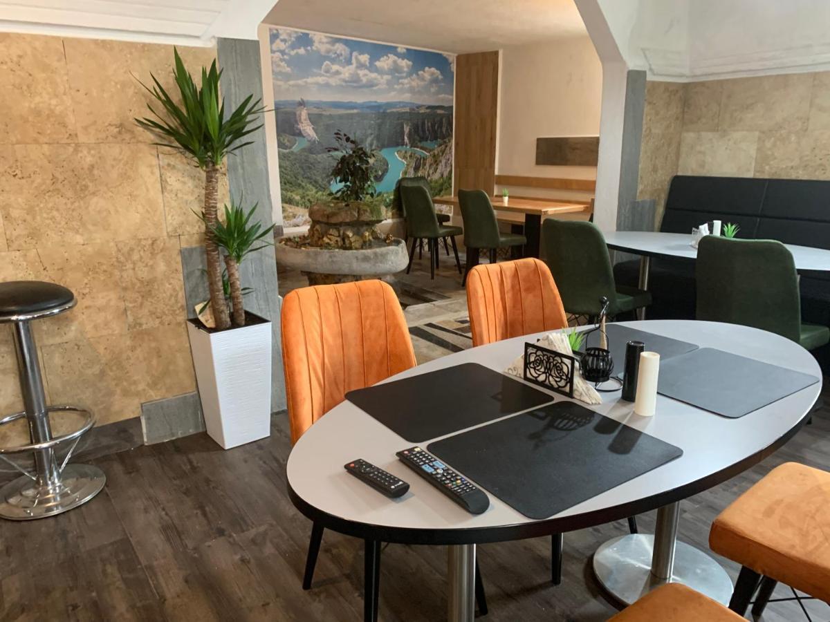 Apartmani & Restoran -S O K O- Sjenica Exteriör bild