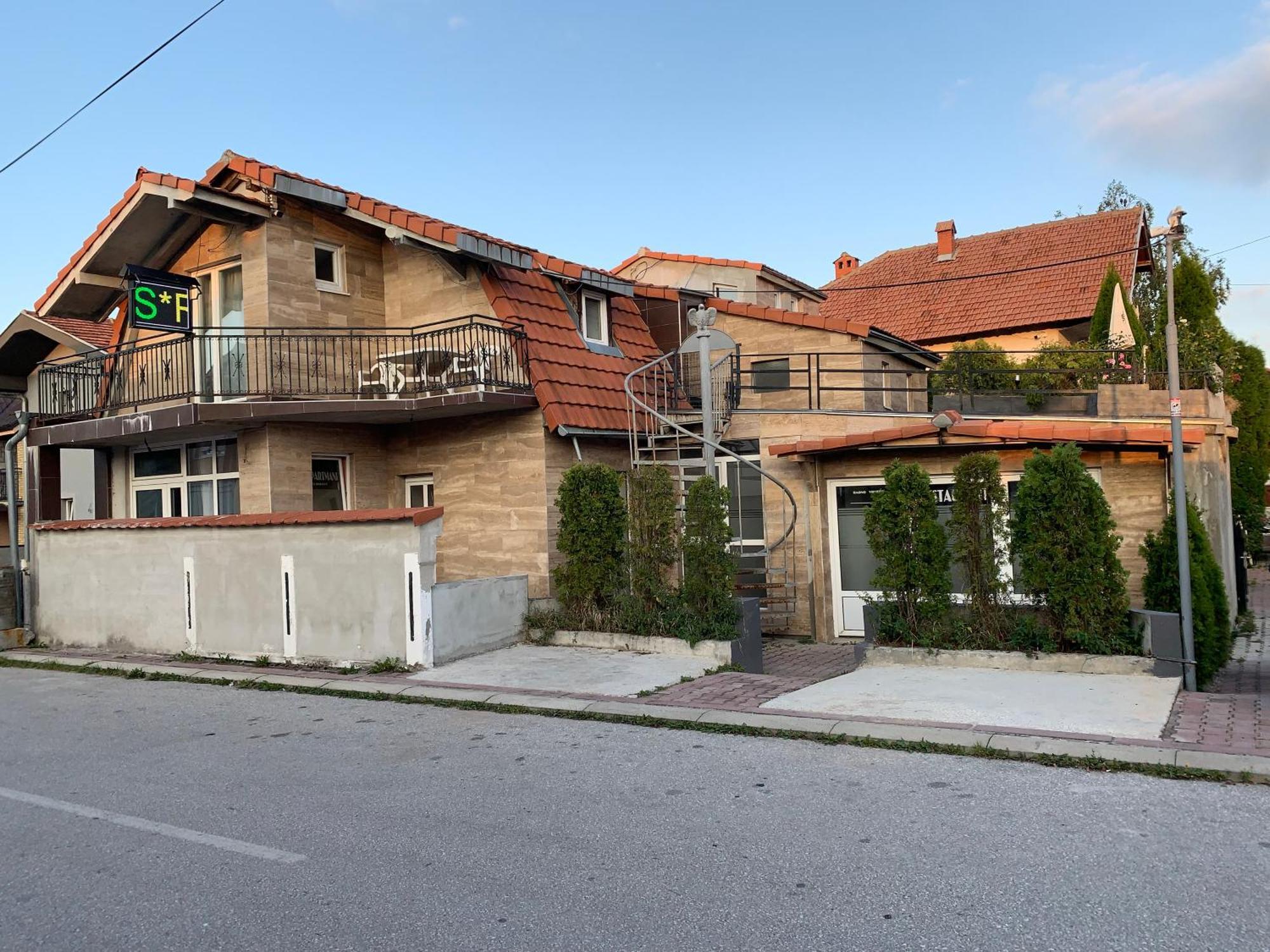 Apartmani & Restoran -S O K O- Sjenica Exteriör bild