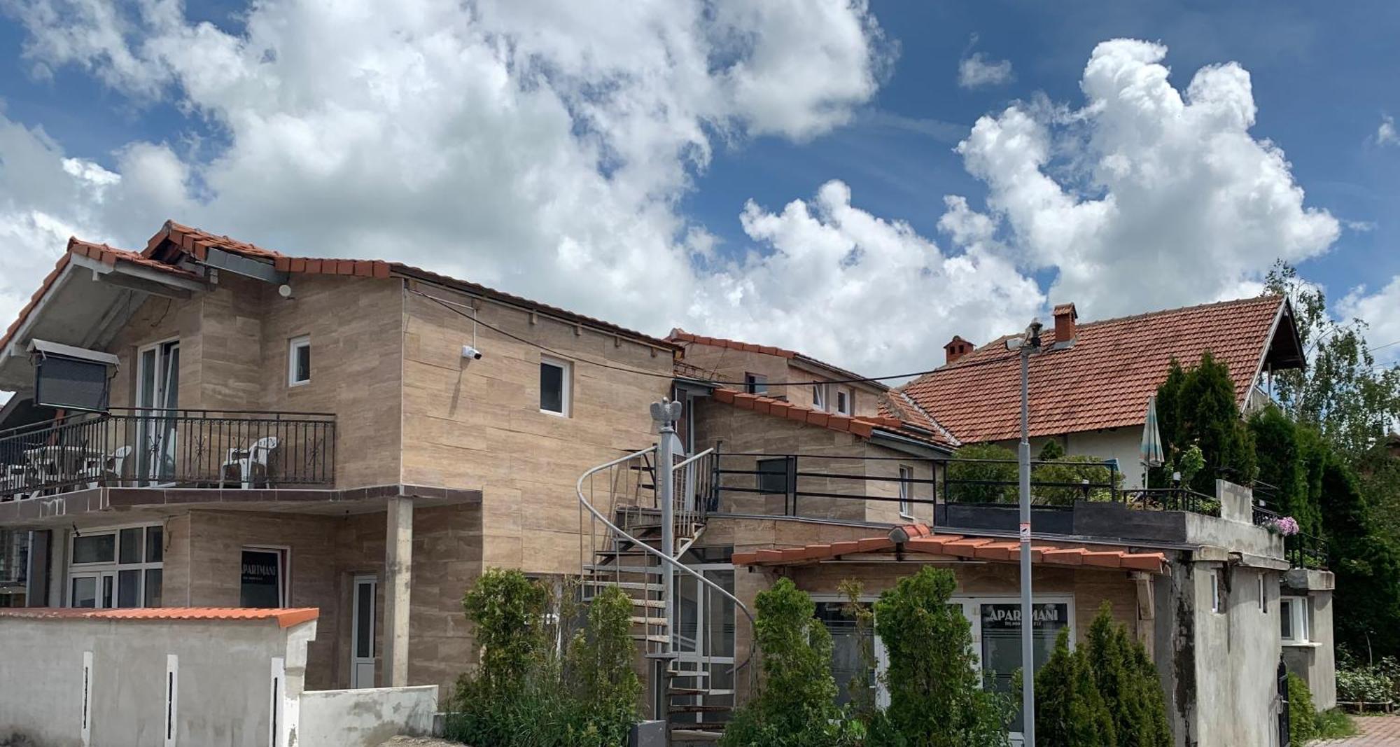 Apartmani & Restoran -S O K O- Sjenica Exteriör bild