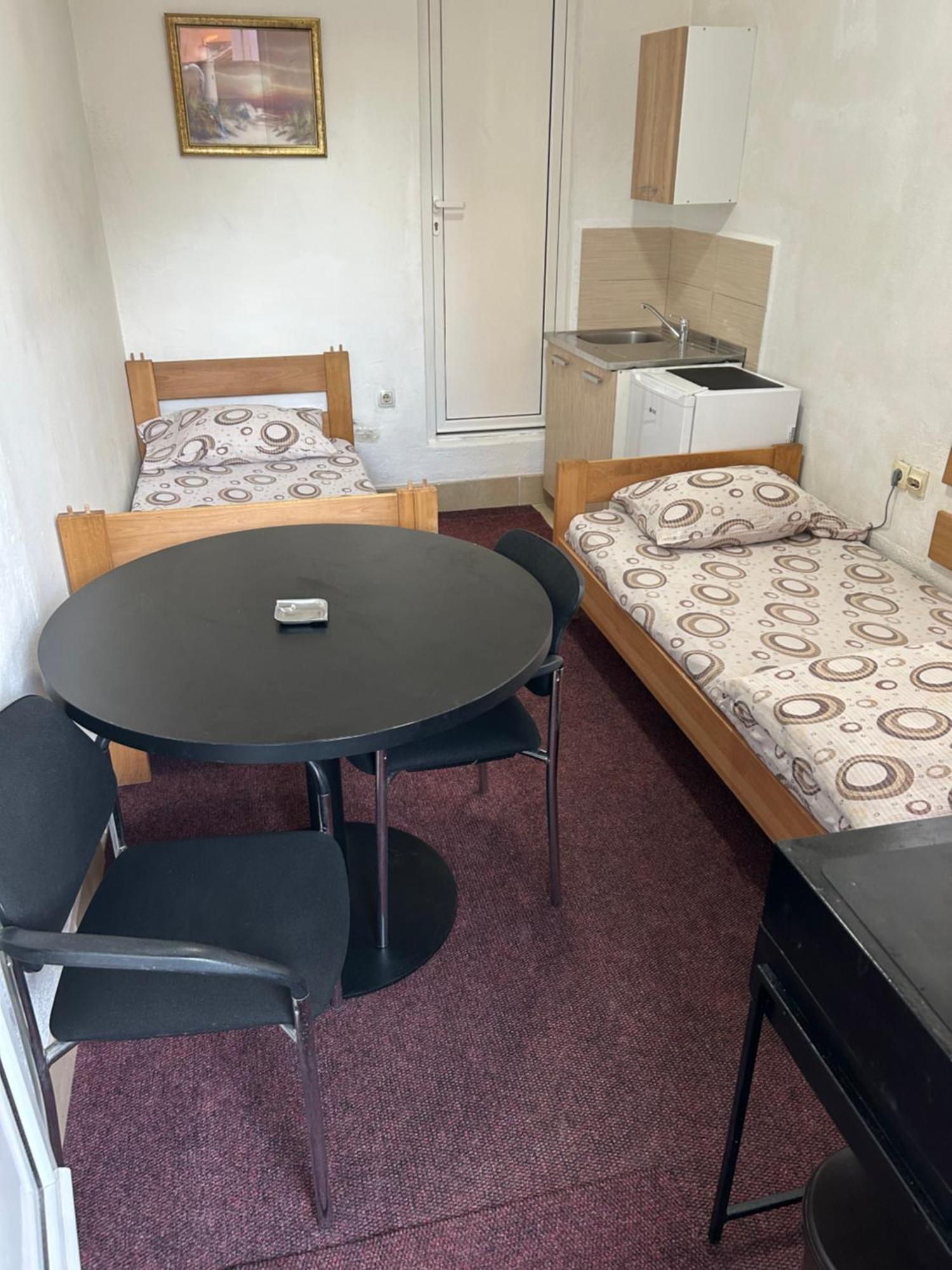 Apartmani & Restoran -S O K O- Sjenica Exteriör bild