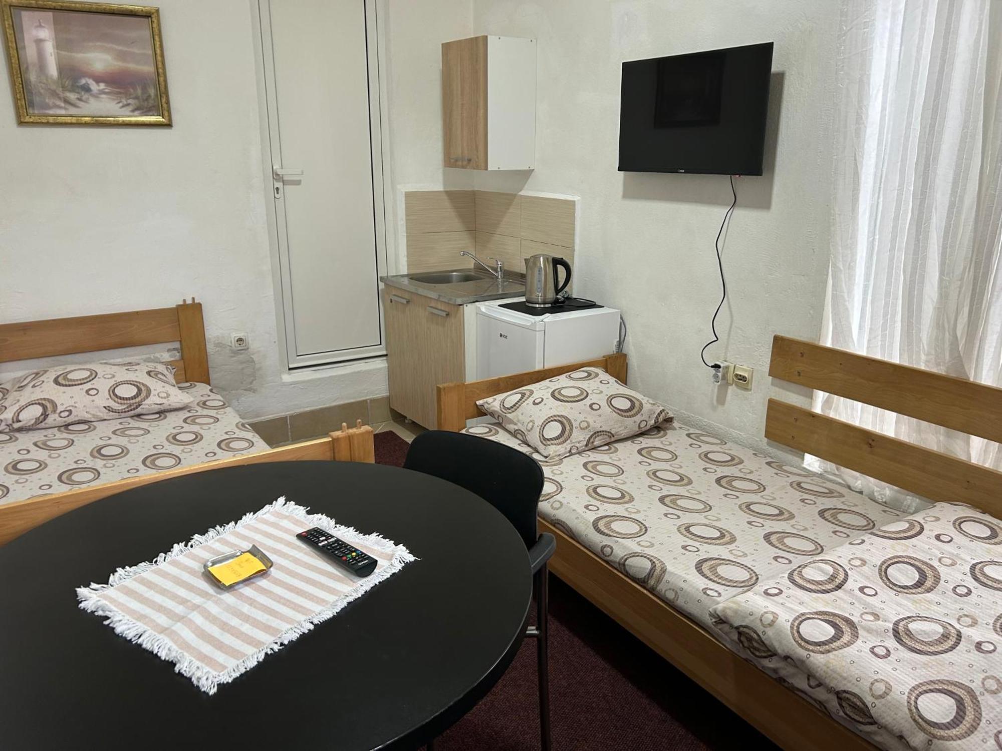 Apartmani & Restoran -S O K O- Sjenica Exteriör bild