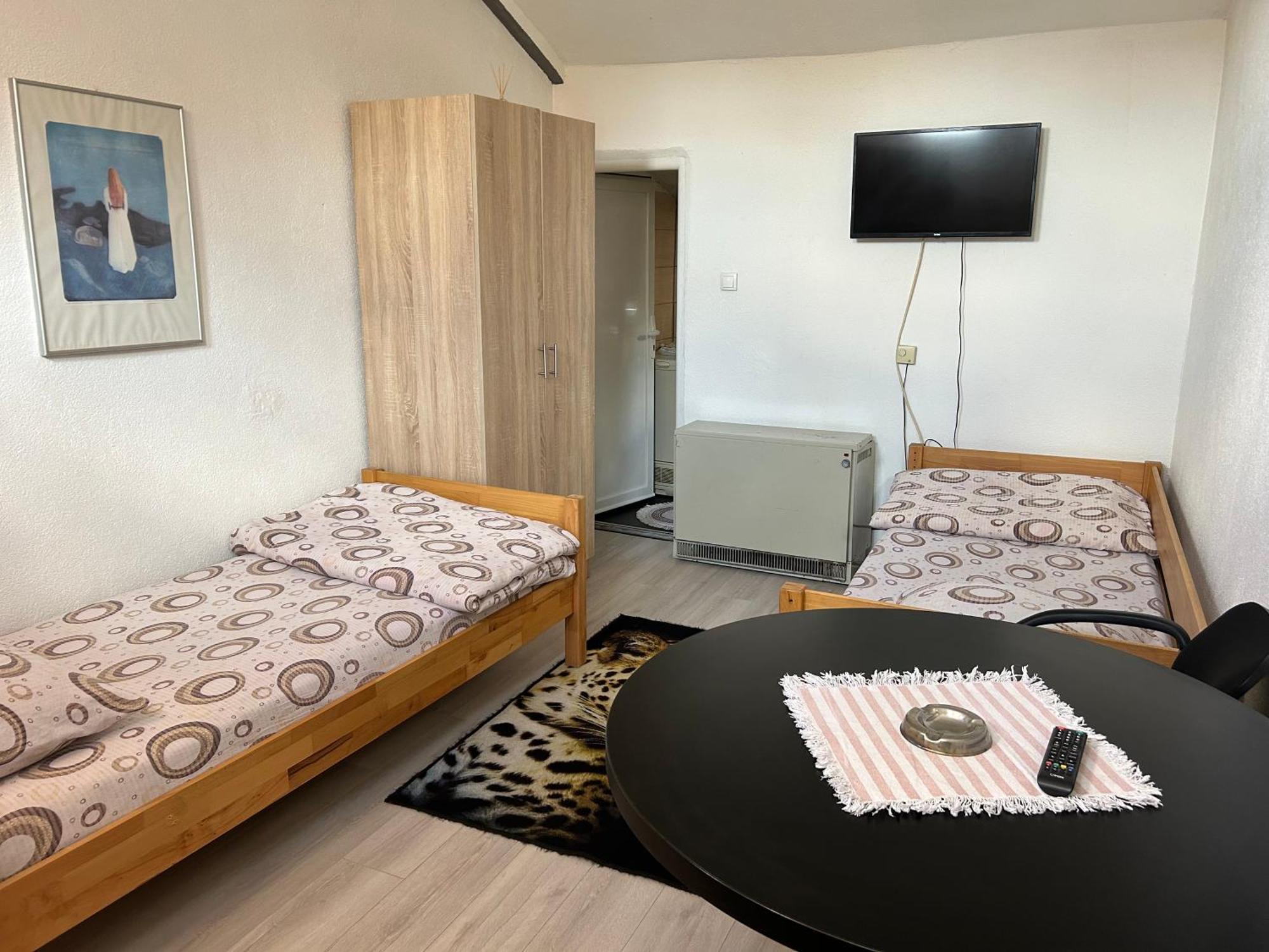 Apartmani & Restoran -S O K O- Sjenica Exteriör bild